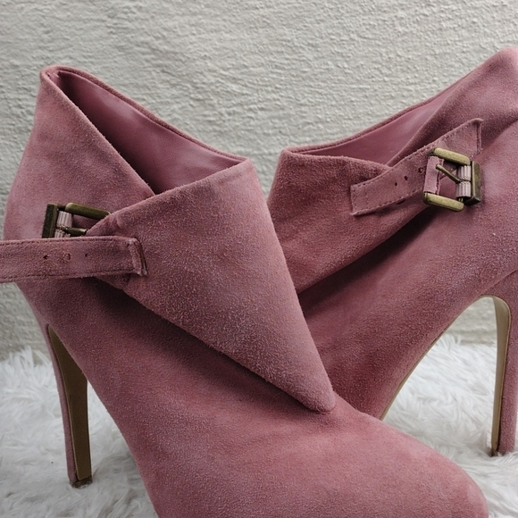 Colin Stuart Pink Suede Brass Buckled Upper Almond Toe Stiletto Heel Bootie - Picture 5 of 16